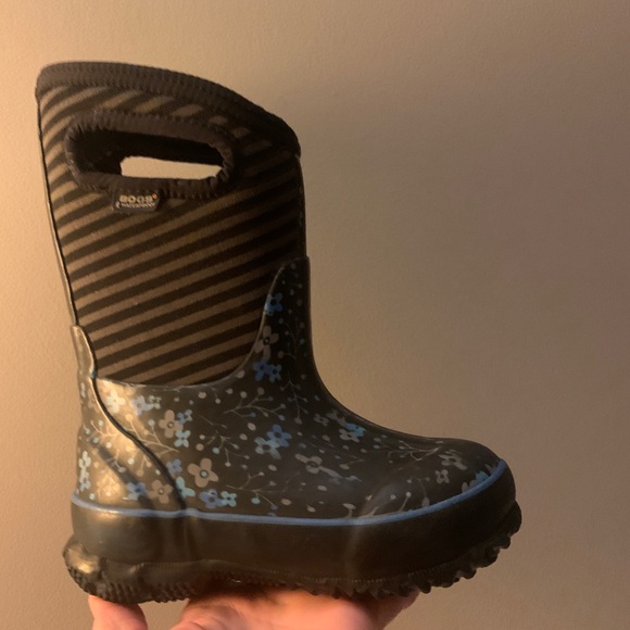 Loved size 9 Bogs - Picture 3 of 10